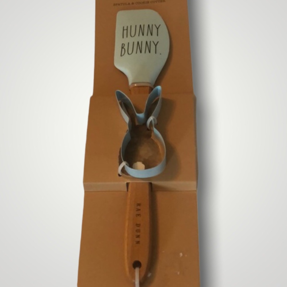 RAE DUNN spatula and cookie cutter